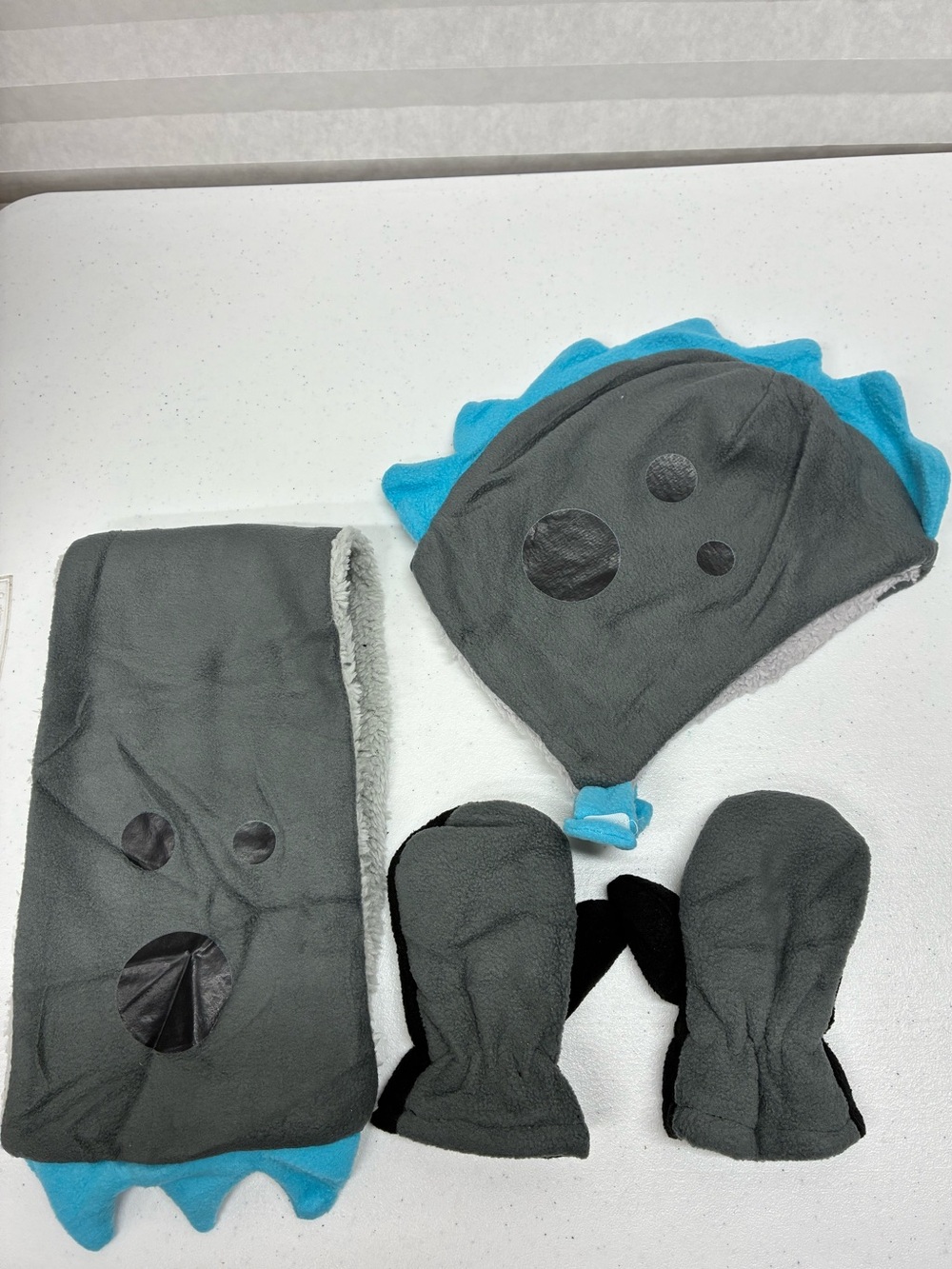 Dinosaur hat gloves scarf 12-24 months set gray blue new without tags
